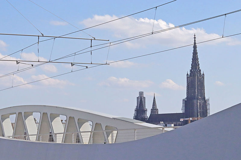 Moderne Stahlbrücke: Kienlesbergbrücke in Ulm Moderne Stahlbrücke: Kienlesbergbrücke in Ulm