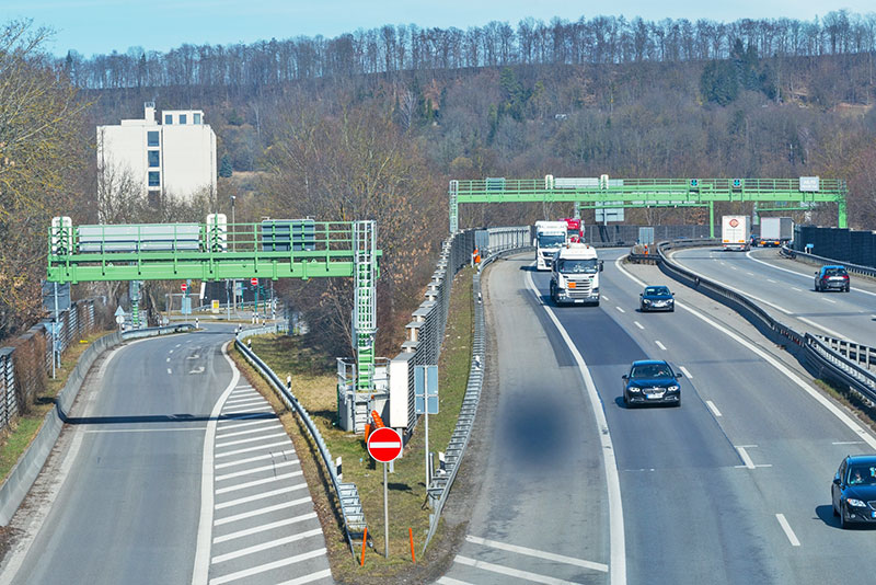 Planung von Verkehrszeichenbrücken