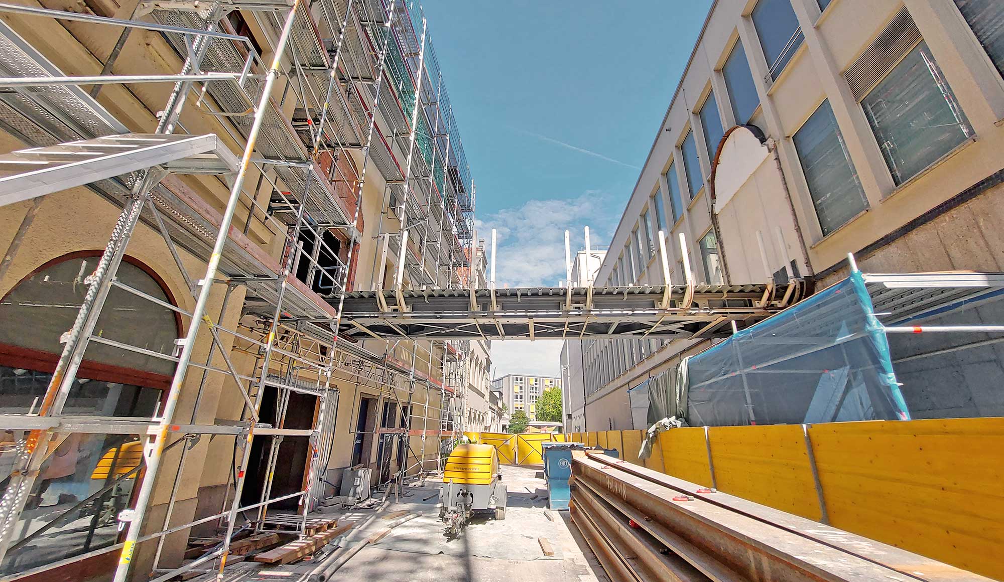 Bauen Im Bestand in innerstädtischer Lage direkt in einer Fußgängerzone mit Nachbaranbau und mit Belangen des Denkmalschutzes