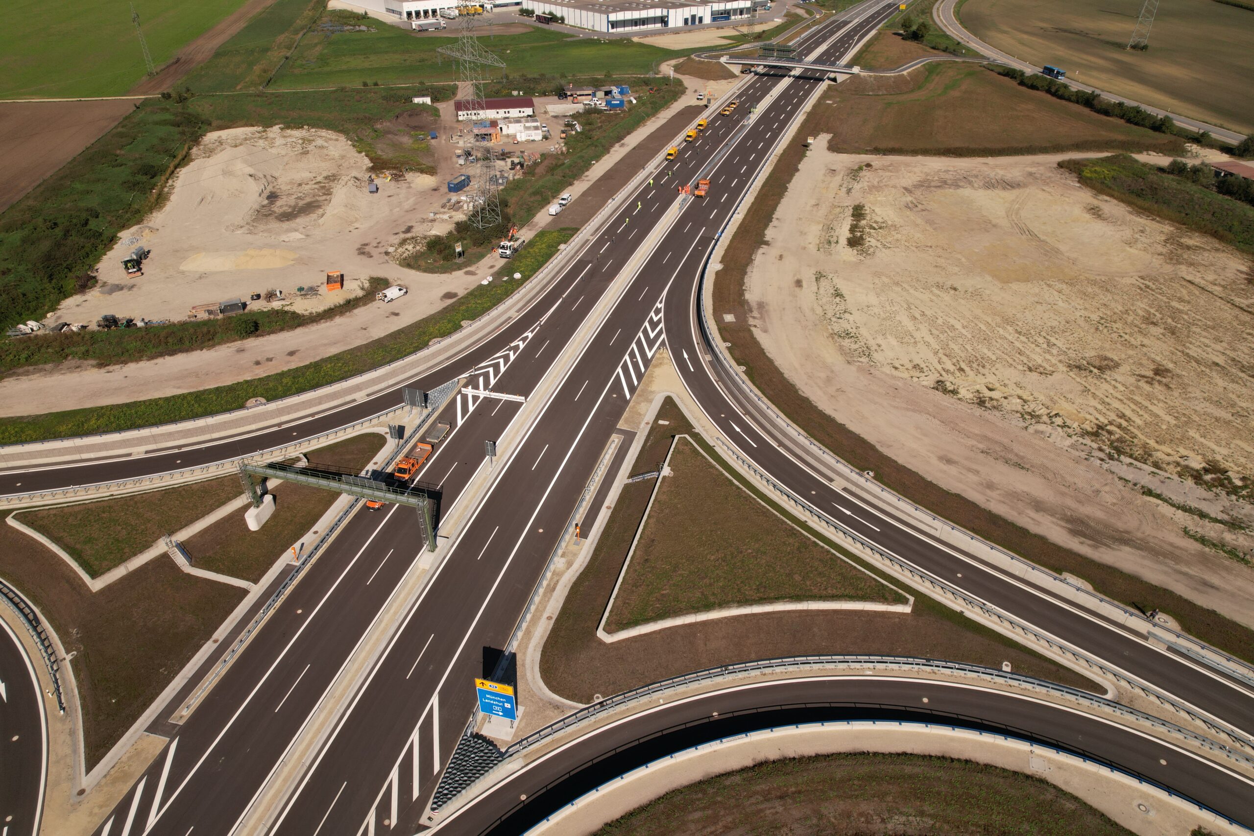 Grundwasserwanne an der Überleitung der Bundesstraße B 15 neu zur A92 bei Ohu