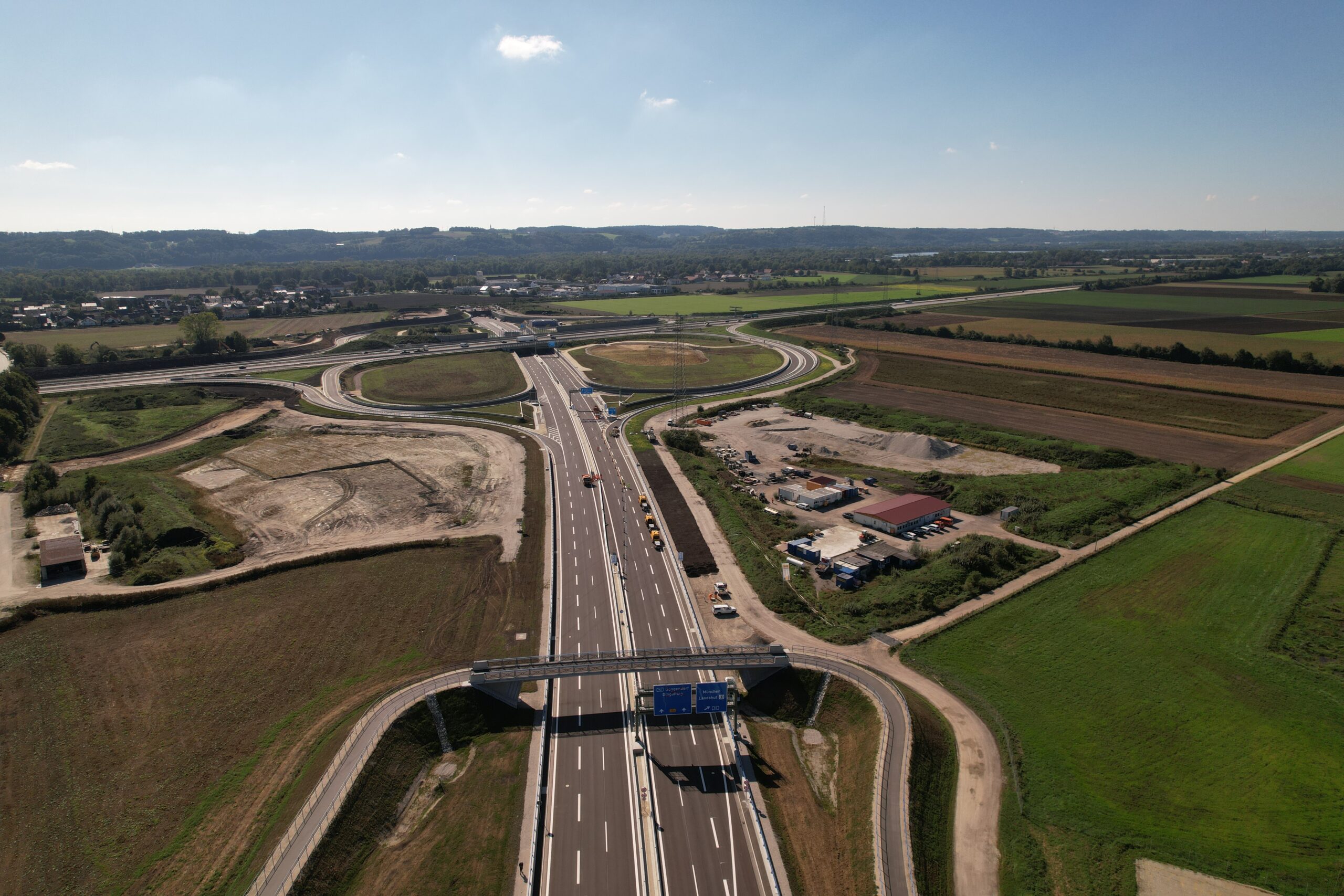 Grundwasserwanne an der Überleitung der Bundesstraße B 15 neu zur A92 bei Ohu